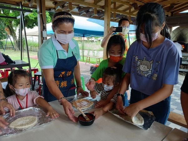 ▲▼家扶中心舉辦屏展『披金赤鳯』親子一日營。（圖／屏東家扶中心提供）