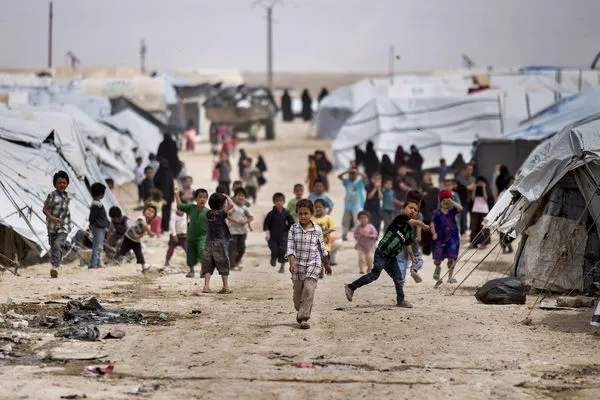 ▲▼敘利亞霍爾營（Al-Hol camp）收容許多兒童，但生活環境相當悽慘。（圖／達志影像／美聯社）