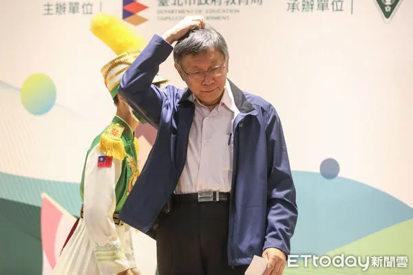 ▲台北市長柯文哲出席北一女樂儀旗隊受旗儀式。（圖／記者林敬旻攝）
