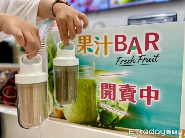 ▲▼超商果汁吧最新飲品。（圖／記者周姈姈攝）