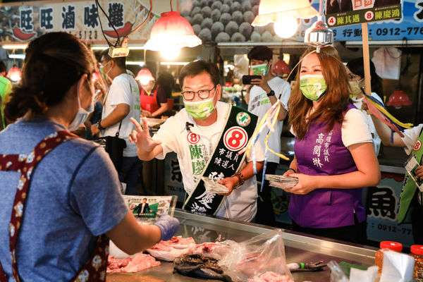 ▲▼最資深新人陳慶鴻推真情影片，百位「地方頭人」變助選員搶救。（圖／記者賴文萱翻攝）