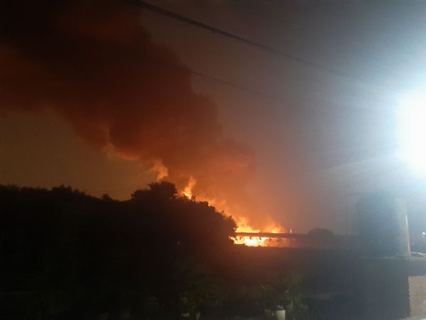 ▲溪州1間樹脂化工廠暗夜大火。（圖／民眾提供）