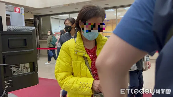 ▲▼台北市文山區景仁里里長候選人黃淑卿涉賄選，被台北地檢署檢察官諭令10萬元交保 。（圖／記者劉昌松攝）