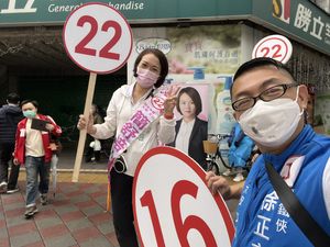 發起19天挑戰！「不同政黨候選人」合體拜票　徐正文：謝謝簡舒培