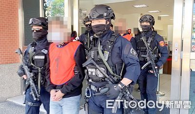 科大生求職失蹤老師報案！「風飛沙」人蛇集團幹的　警震撼彈攻堅