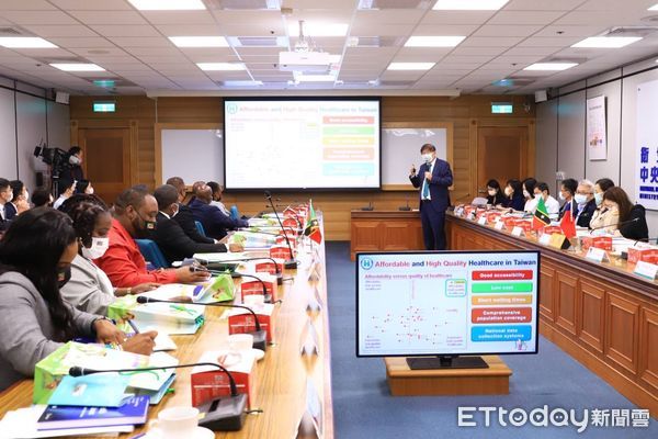 ▲▼聖克里斯多福總理取經全民健保　期待台灣派人協助建立體系。（圖／健保署提供）