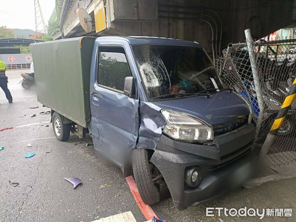 ▲▼新北中和區和城路一段死亡車禍。（圖／民眾提供）