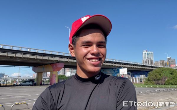 ▲中信盃黑豹旗，東體曾顯恩。（圖／記者楊舒帆攝）