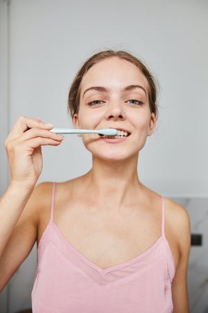 ▲▼冷水刷牙超NG！盤點5個「刷牙壞習慣」             。（圖／Pexels）