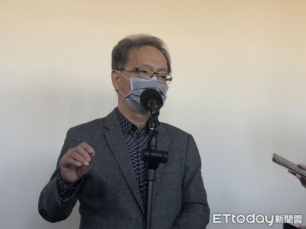 ▲▼衛福部長薛瑞元至衛環委員會受訪。（圖／記者黃國霖攝）