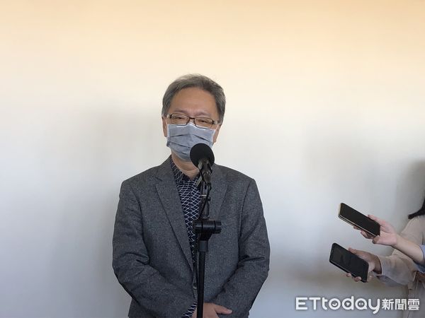 ▲▼衛福部長薛瑞元至衛環委員會受訪。（圖／記者黃國霖攝）