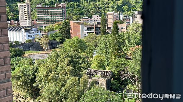 ▲▼中影文化城休園14年，過去古街景已大部分拆除，僅留有古城門。（圖／記者賴志昶攝）