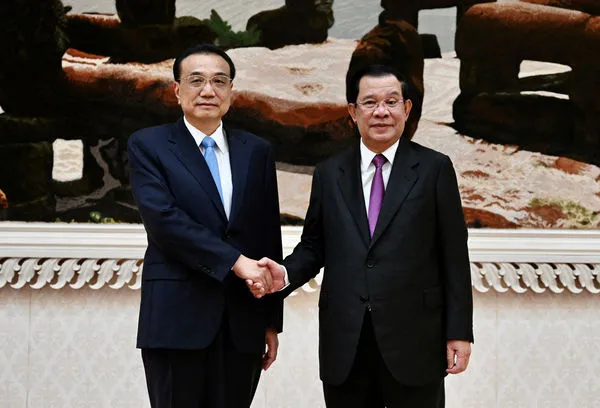 ▲大陸國務院總理李克強（圖左）與柬埔寨首相洪森（圖右）會面。（圖／路透）