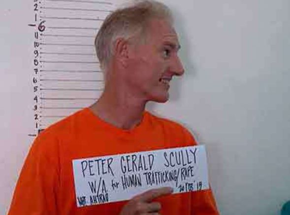 ▲▼ 澳洲59歲男子史庫利（Peter Gerard Scully）因犯下多起性虐、性侵、殺害女童的案件，遭菲律賓法院重判129年監禁。（圖／翻攝自推特）