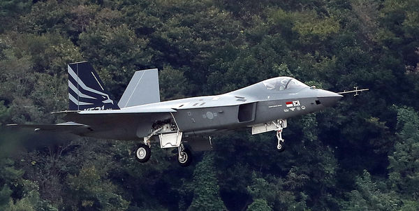 ▲▼南韓與印尼共同研發的超音速戰鬥機「獵鷹」KF-21之1號機。（圖／達志影像／newscom）