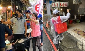 新北第6選區／游輝宂打卡在地美食　張維倩展現「中和女兒」架勢