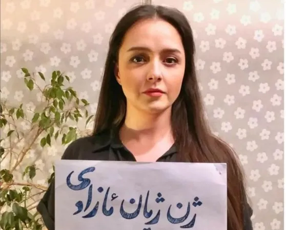 ▲▼伊朗影后塔蘭妮阿莉多絲蒂（Taraneh Alidoosti）在IG上不戴頭巾露臉，力挺反政府示威（圖／翻攝自Instagram／taraneh_alidoosti）