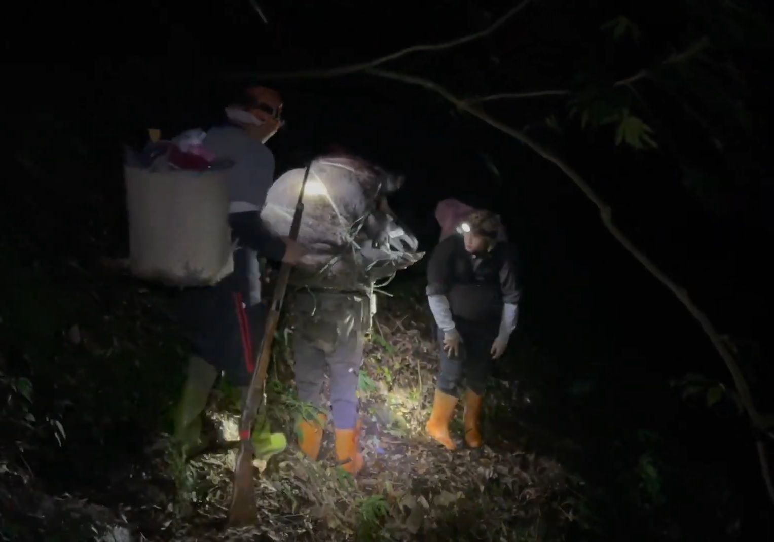 ▲▼大專校院學生原住民族主題影音競賽今天頒獎，林丞恩奪下紀錄片類首獎。（圖／教育部提供）