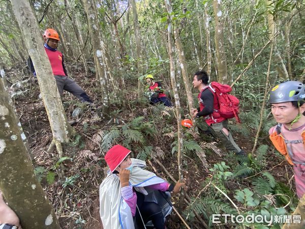 ▲68歲婦北德拉曼山迷路　獨睡一晚陡坡險崩潰：只想趕快下山。（圖／記者陳凱力翻攝）