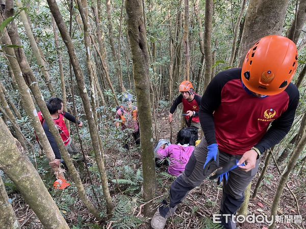 ▲68歲婦北德拉曼山迷路　獨睡一晚陡坡險崩潰：只想趕快下山。（圖／記者陳凱力翻攝）