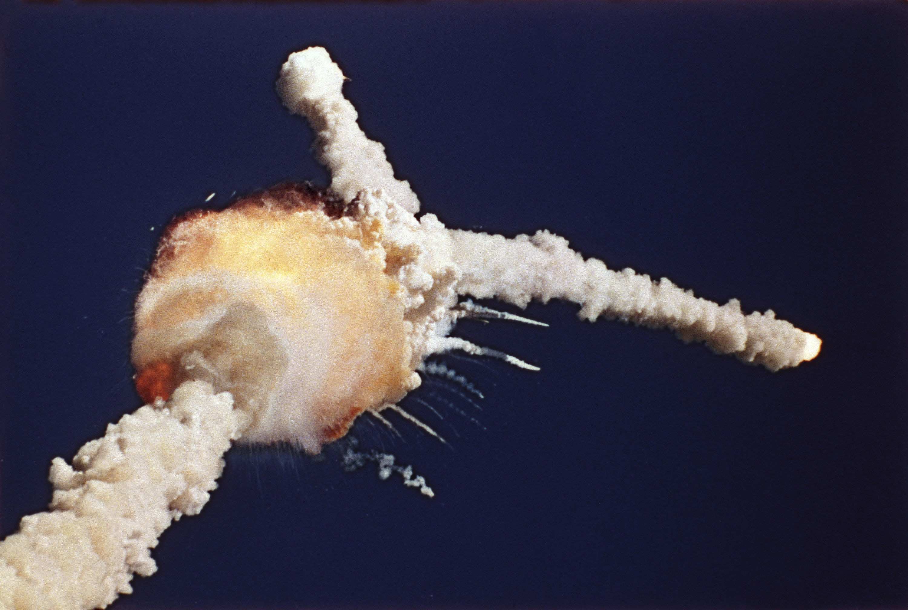 ▲▼美國太空總署（NASA）太空梭「挑戰者號」（Challenger）1986年1月起飛73秒後解體。（圖／達志影像／美聯社）