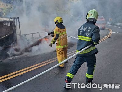 快訊／南橫驚傳火燒車！小貨車陷烈焰火海「剩骨架」　駕駛急逃