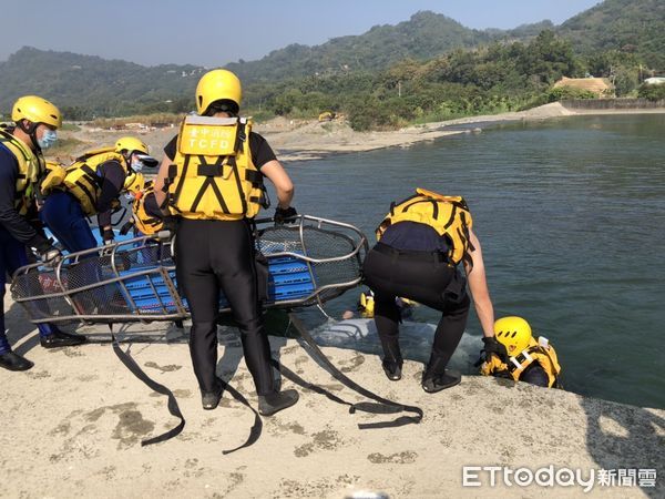 ▲▼ 石岡水壩浮屍。（圖／記者鄧木卿翻攝）