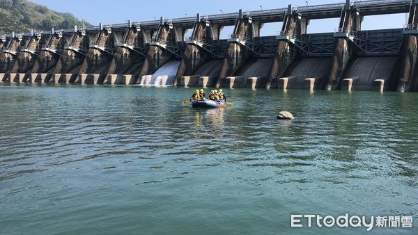 ▲▼ 石岡水壩浮屍。（圖／記者鄧木卿翻攝）