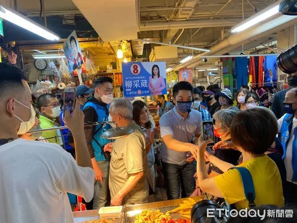 ▲▼蔣萬安上午前往松江市場掃街。（圖／記者崔至雲攝）