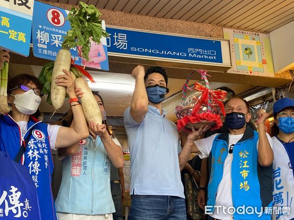 ▲▼蔣萬安上午前往松江市場掃街。（圖／記者崔至雲攝）