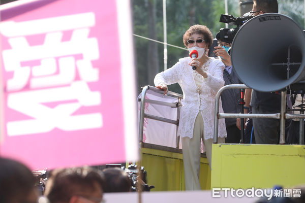 ▲前副總統呂秀蓮出席「愛和平．保台灣大遊行」。（圖／記者林敬旻攝）