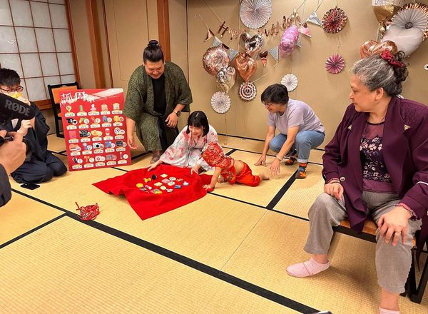 ▲鐵牛兒子滿1歲舉行抓周儀式。（圖／翻攝自鐵牛臉書）