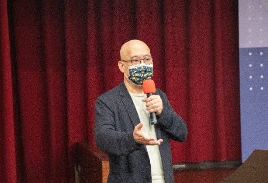 ▲▼圖二：研討會上，臺灣大學昆蟲系教授楊恩誠以「開拓新視野－元宇宙科普教育的研發與突破」進行專題演講 