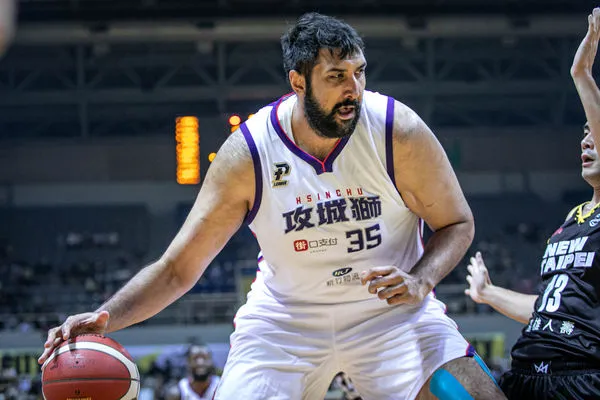 ▲國王楊敬敏、攻城獅辛巴。（圖／PLG職籃提供）