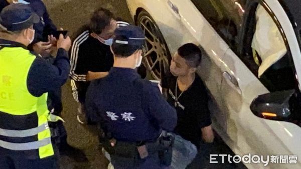 3車警政署前競飆！翻覆1死1傷　屁孩嗆警遭開3槍中彈。（圖／記者游宗樺攝）