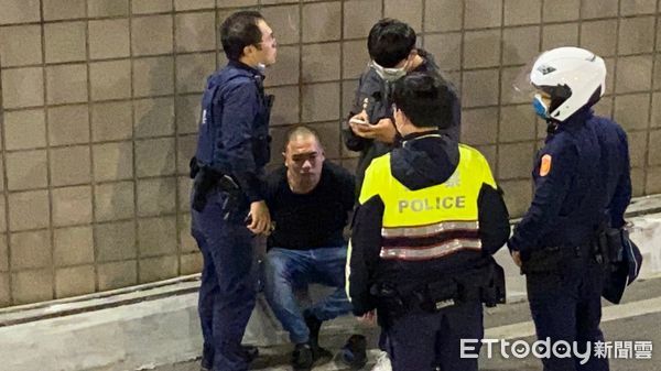 3車警政署前競飆！翻覆1死1傷　屁孩嗆警遭開3槍中彈。（圖／記者游宗樺攝）