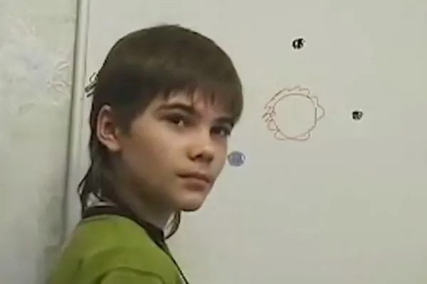 ▲▼俄國少年鮑里斯（Boris Kipriyanovich）自稱來自火星。（圖／翻攝youtube）