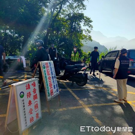 ▲里港警方會同環保、監理站取締車輛違規           。（圖／記者陳崑福翻攝，下同）