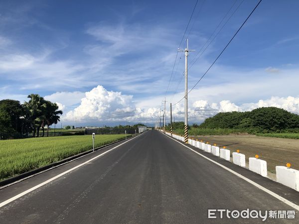 ▲台南市長黃偉哲重視城鄉交通發展平衡，4年來完成修繕1200公里農水路，設置31條小黃公車路線，滿足更多居民的醫療、就學、日常休閒等需求。（圖／記者林悅翻攝，下同）