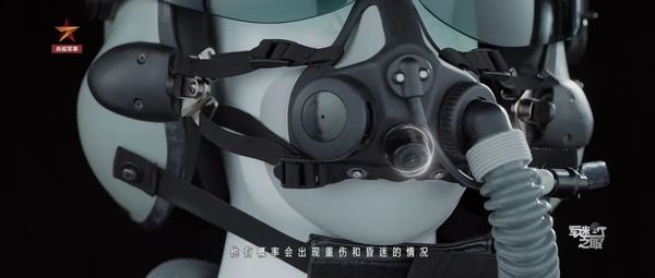 ▲▼解放軍公開極具未來感的「熊貓盔」獨特頭盔設計，目前殲-20已裝備使用。（圖／翻攝自央視）