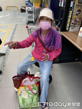 ▲67歲張姓女子在賣場行竊價值約500元的水果等食品，被市警三分局依法送辦。（圖／記者林悅翻攝）