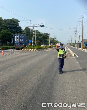 ▲萬丹鄉河堤北路與河堤七號出入口於15日12時許發生死亡車禍            。（圖／記者陳崑福翻攝，下同）