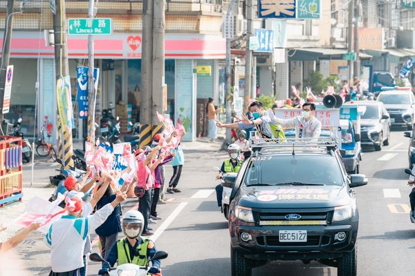 ▲▼高雄市長陳其邁車掃拜票行程滿檔。（圖／記者賴文萱翻攝）