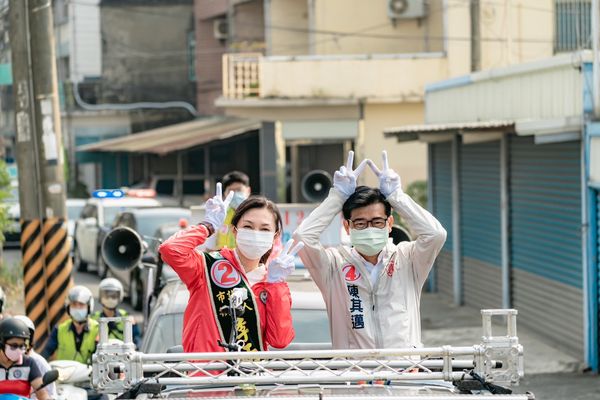 ▲▼高雄市長陳其邁車掃拜票行程滿檔。（圖／記者賴文萱翻攝）