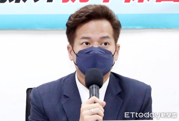 ▲▼民眾黨立法院總召邱臣遠記者會 回應三立「鄭知道了」節目爆料。（圖／記者屠惠剛攝）