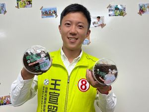 王宣貿茶品封膜秀創意　讓選民喝下每一口飲料時多看他一眼