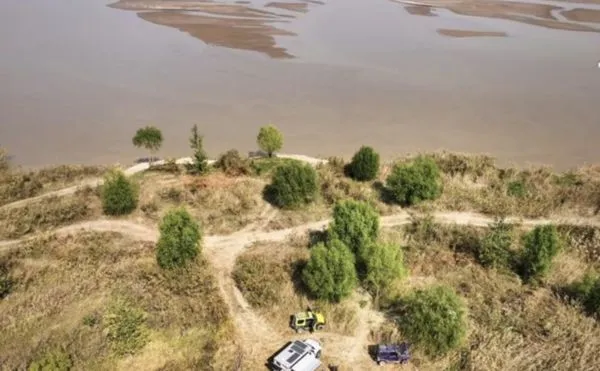 ▲▼露營一半遇封城！他們「野外求生22天」靠偷菜活下來。（圖／翻攝微博）