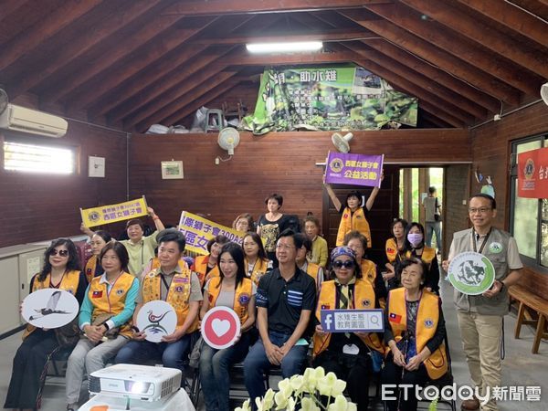 圖：台北市西區女獅子會與特生中心及水雉生態園區合作，共同於水雉生態教育園區道路旁架設簡易路殺防護導引圍籬，讓在園區居住小動物們不會魂斷馬路。（圖／記者林悅翻攝，下同）