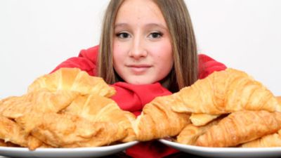 10年來每天只吃可頌和義大利麵！13歲少女嚴重挑食　母向催眠治療師求救