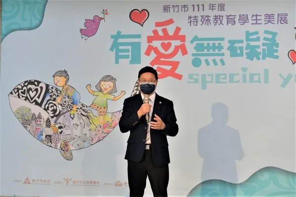 ▲教育處長賴榮光代表出席活動頒獎。（圖／新竹市政府提供）